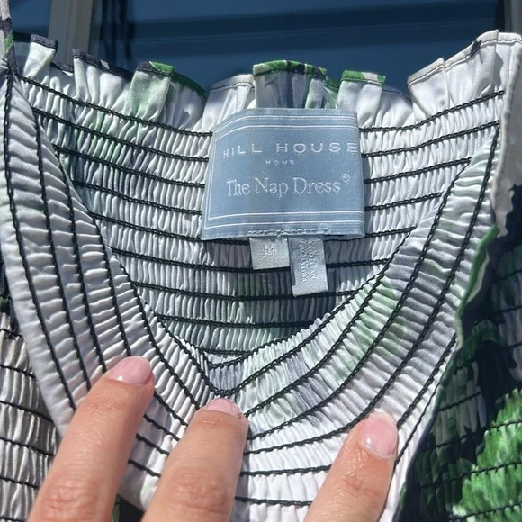 Hill House Seraphina hydrangea print Nap Dress, smocked size M - Picture 3 of 3